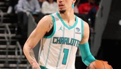 DB电竞官网-13个月内5伤脚踝 全明星触之可及鲍尔却再次折翼