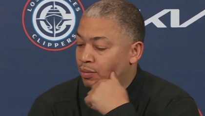 DB电竞官网下载-泰伦卢终于开窍！发布会爆赞年轻球员攻守，后续多用用扩大轮换！